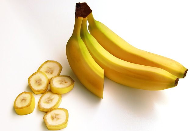 Bananas with slice 